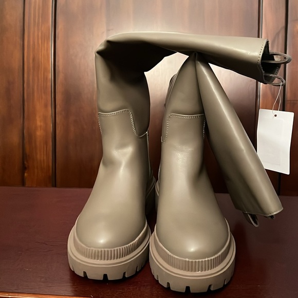 Knee high boot 5 - Picture 7 of 8